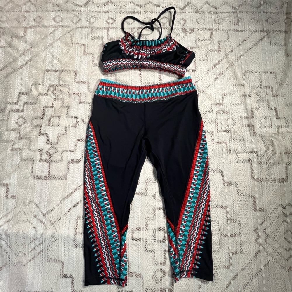 Gianni Bini Black Red and Teal Bra Top with matching Leggings
